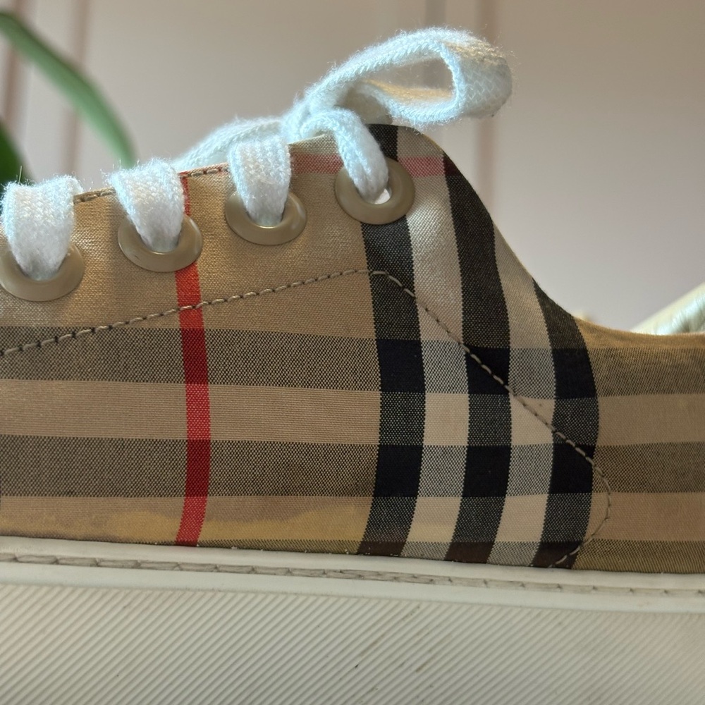 Authentic BURBERRY Jack Vintage Check Low Top Sneakers. - Picture 7 of 12